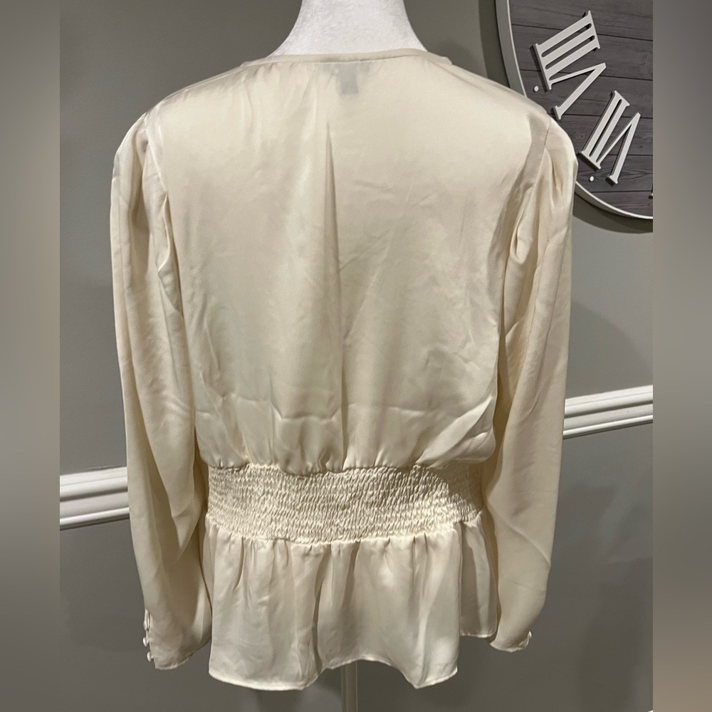 Loft Women's Top - Express Fashion- Satin material. Excellent condition!… - Picture 2 of 7